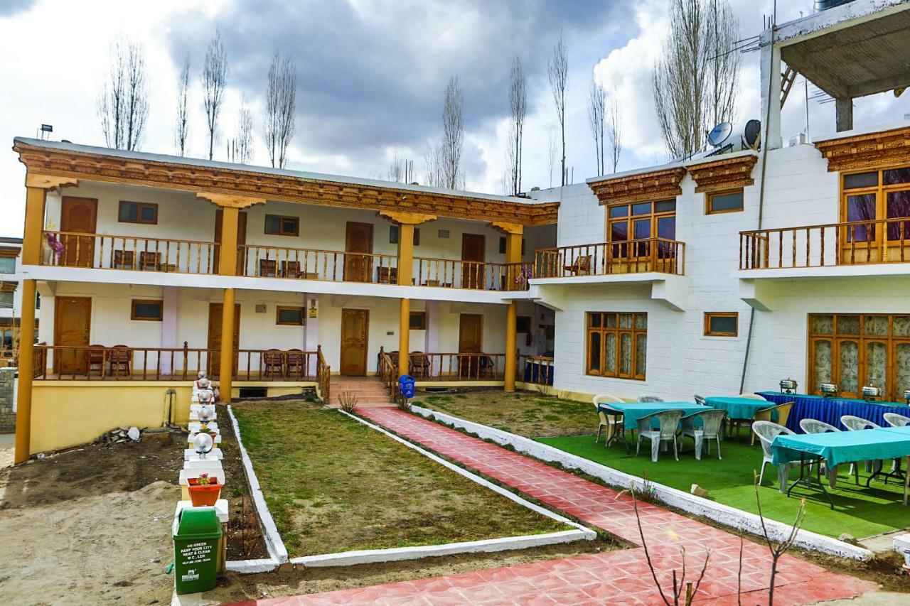 Oyo 37004 City Heart Guest House Leh Exteriör bild